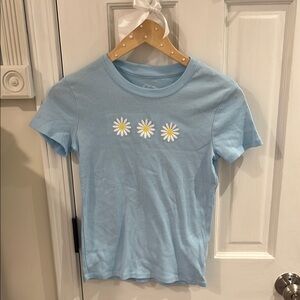 Art Class Blue and White Short Sleeve Tee with Daisy Design